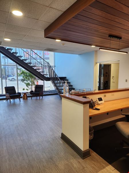 EXECUTIVE SUITES W/CUBICLE OPTIONS