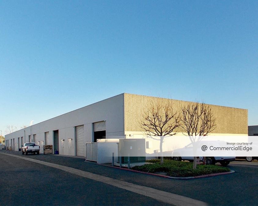 Alamitos Business Center 3838 Cerritos Avenue, Los Alamitos, CA 90720