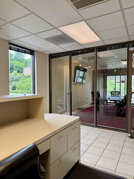 Franklin Road Second Level Office Suite