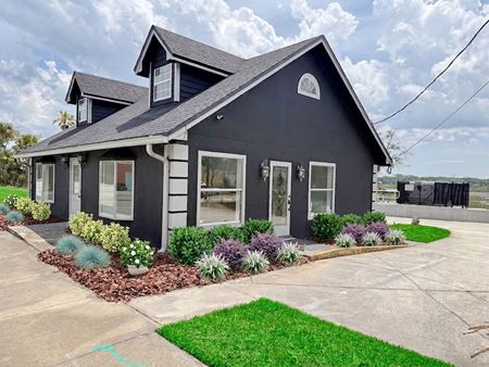 Prime US-1 Commercial Property with Exceptional Visibility
