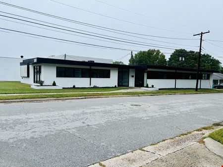 3,980 SF Retail/Office Building For Sale on Campbell & Sunshine
