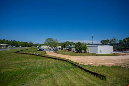 FLEXIBLE INDUSTRIAL SUBLEASE WITH OFFICE & WAREHOUSE SPACE NEAR I-64