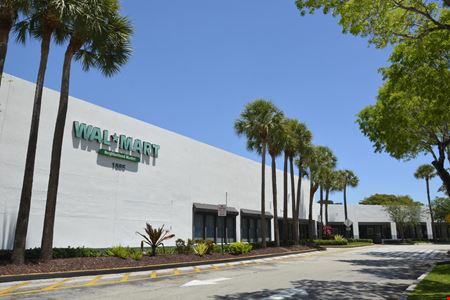 Retail space for Rent at Jacaranda Square in Plantation