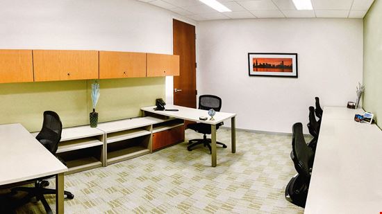 Carr Workplaces - AON Center Chicago