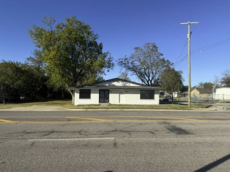 Office space for Sale at 900/904 W 2nd Street in Taylor