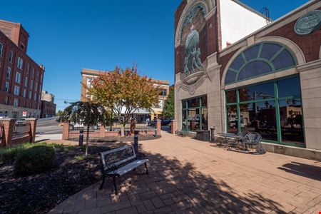143 W Center St