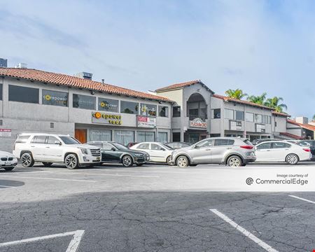 Retail space for Rent at Plaza de Oro in Encino
