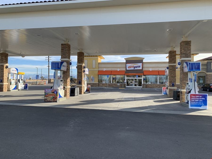 Automotive Bays / Quick Lube Available