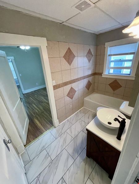 1014 SF 3 BD / 1 BA Single Family House 100 % Leased