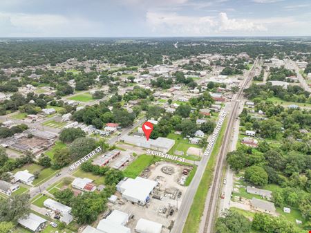 Flexible Showroom / Warehouse Property ±9 Min from Hwy 90