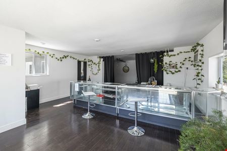 2,584 SF Auto Shop for Sale