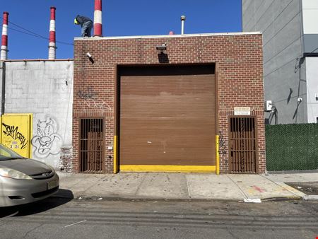 37-22 10th St