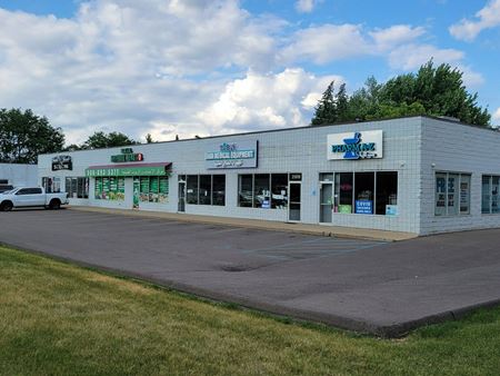 Retail space for Rent at Oak Crest Plaza in Sterling Heights