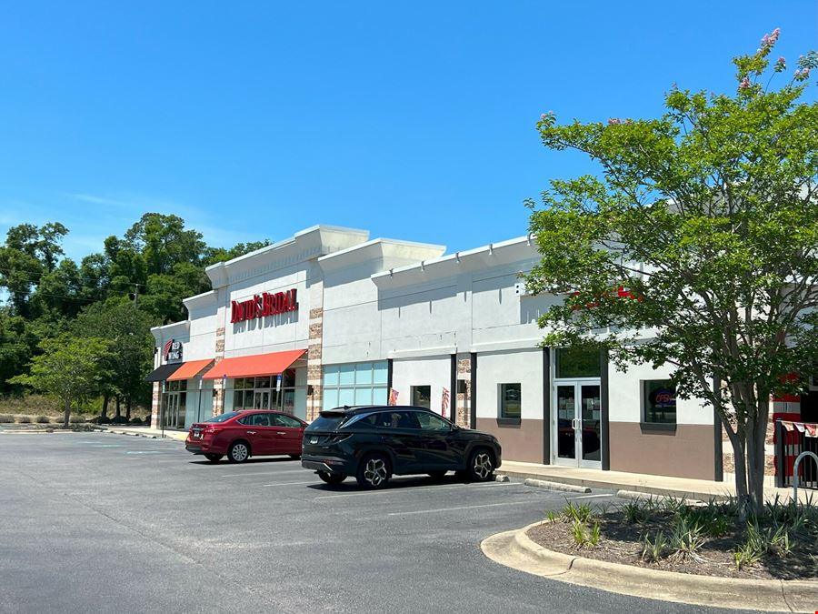 Airport Davis Plaza 5912 N Davis Hwy, Pensacola, FL 32503