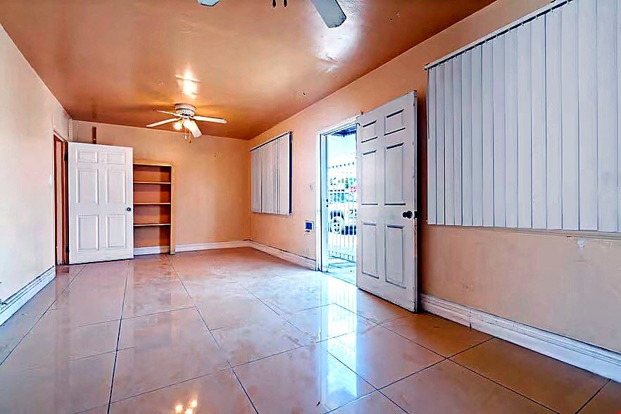 1108 E 84th Place