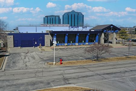 781 N Milwaukee Ave