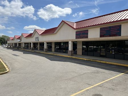 Retail space for Rent at Elwood Plaza in Elwood