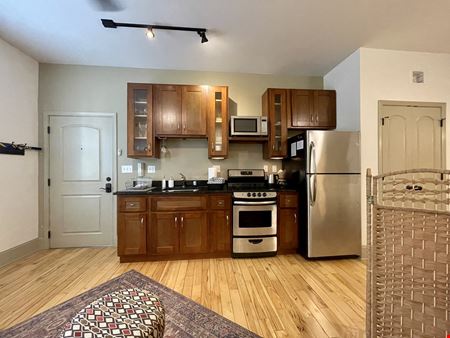 5 Walnut Wine Bar + 4 Residential Units (STR)