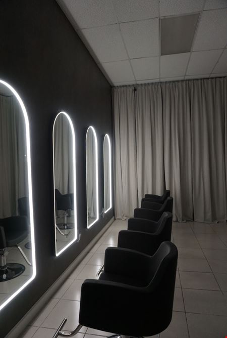 Retail space for Sale at Salon Suites in Tampa