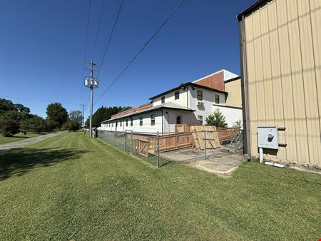 2 N Maple Ave