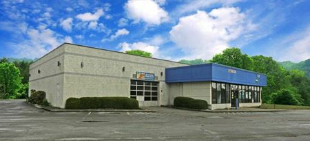 Commercial space at 2960 Knoxville Center Drive in Knoxville