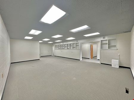 909 E Rolling Hills Dr Suite B