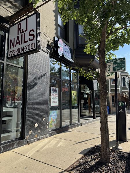 Retail space for Rent at 2521 North Lincoln Avenue in Chicago
