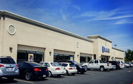 Commercial space at 3690-3702 W Shaw Ave in Fresno