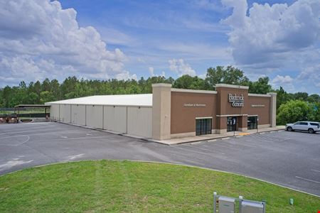 15,763 SF Retail Showroom & Warehouse Facility on US Hwy 301