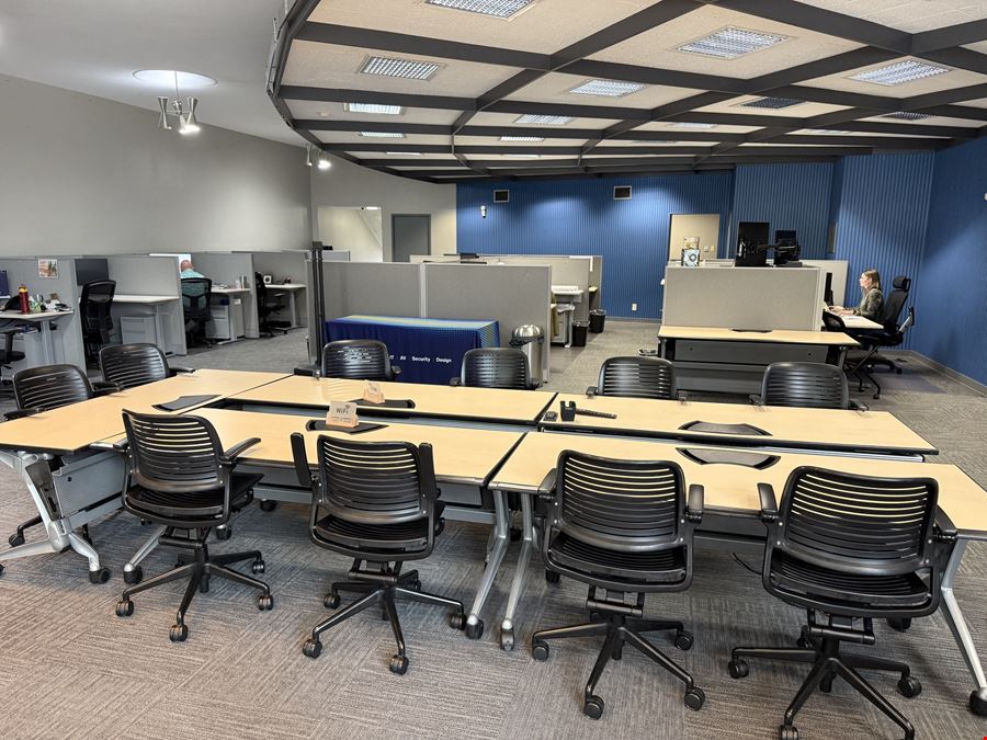 8,400 sq ft-Sale / 7,400 sq ft-Lease