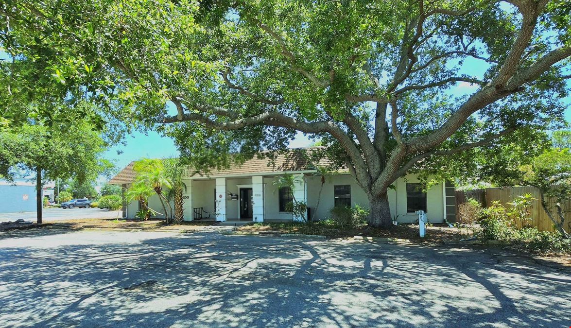 Spacious Office or Retail with great visibility!