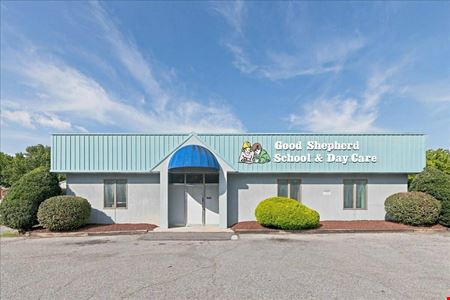 CORNER COMMERCIAL BUILDING NEAR DOWNTOWN - FOR LEASE OR SALE