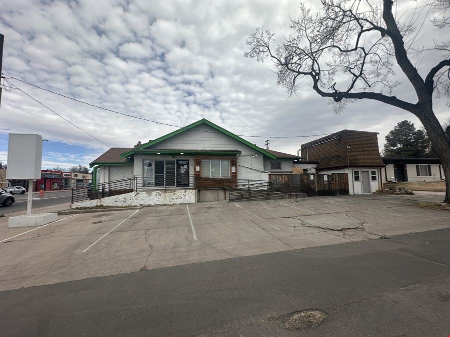 5702 E Colfax Ave