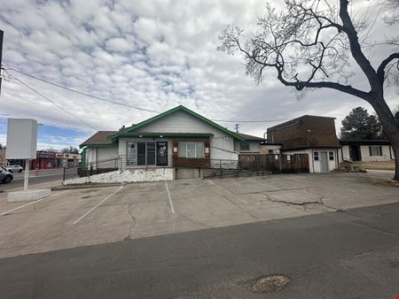 5702 E Colfax Ave