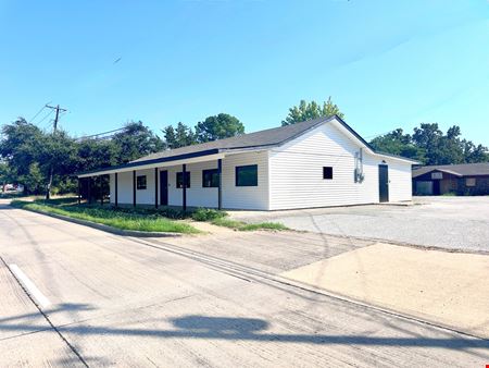 Retail space for Rent at 2000 - 2002 W Sublett Rd in Arlington