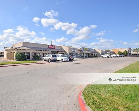 Retail space for Rent at 1406-1420 West Moore Avenue in Terrell