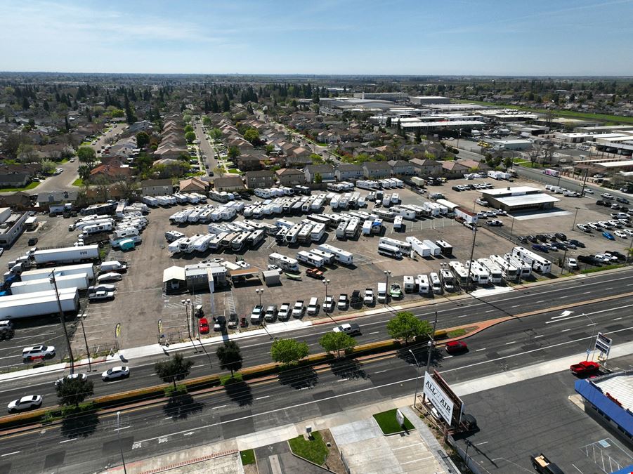 222 E Kettleman Ln, Lodi, CA 95240