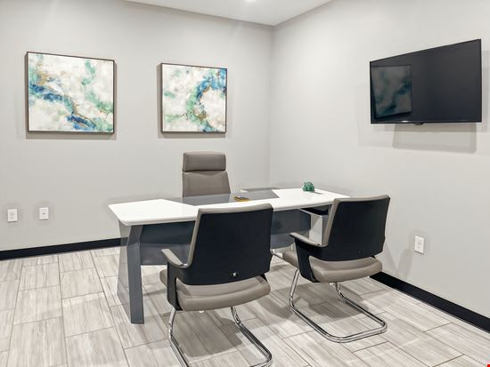 Regus - Bedford - Airport Freeway