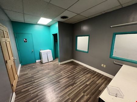 670 & 1,216 SQ.FT. FOR LEASE