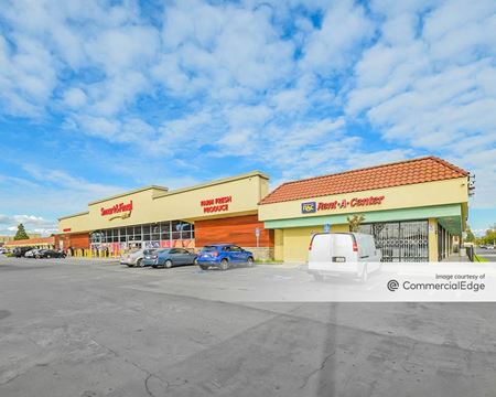 Retail space for Rent at Poly Plaza in Long Beach