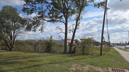 Land space for Sale at Prime 1.5-Acre Development Site: Shovel-Ready Car Wash in Rosenberg in Rosenberg