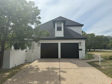 609 E Main St
