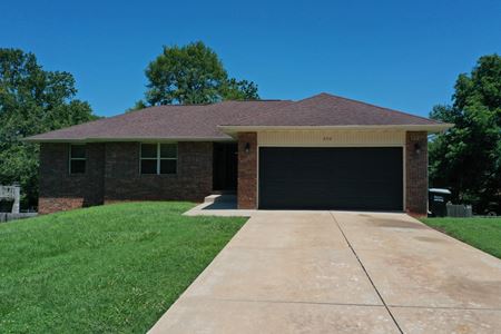 2,621 SF 4 BD / 3 BA Single Family House For Sale