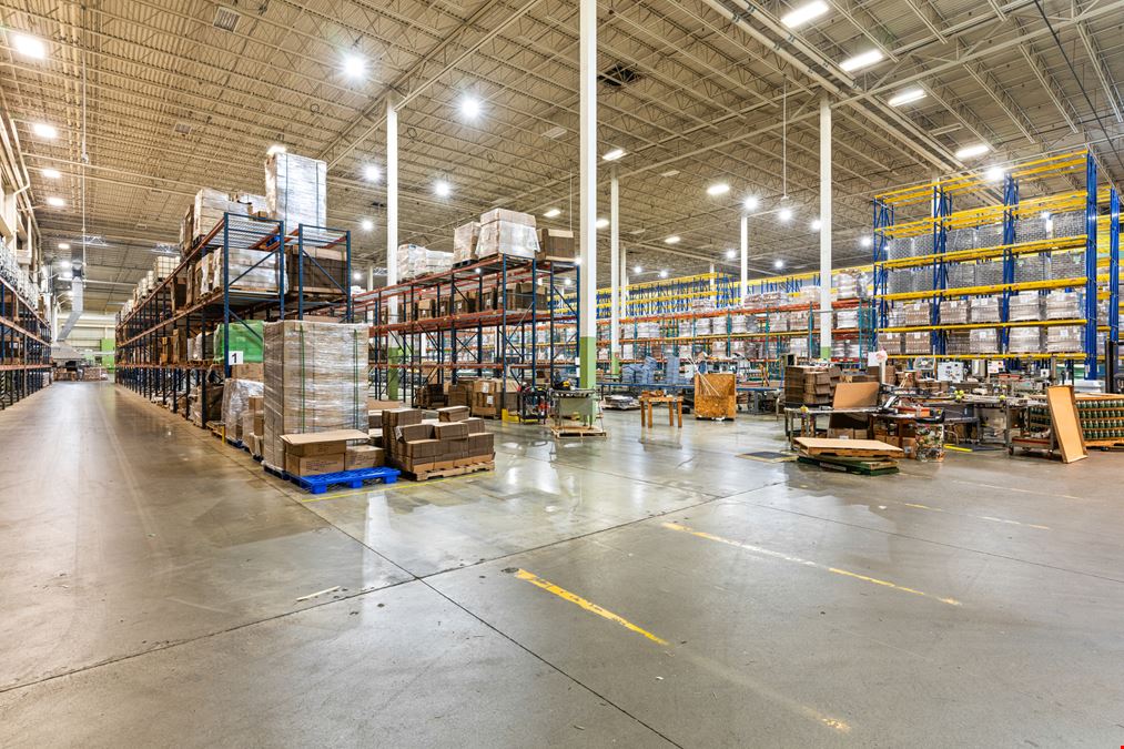 Large Scale, High-Bay Warehouse
