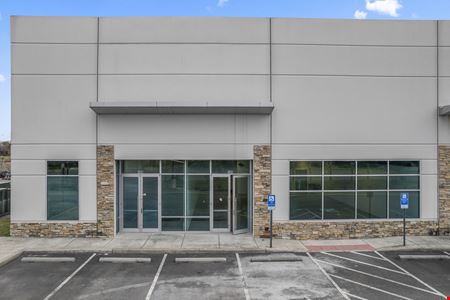 DULLES GATEWAY FLEX INDUSTRIAL - SHOWROOM FOR LEASE