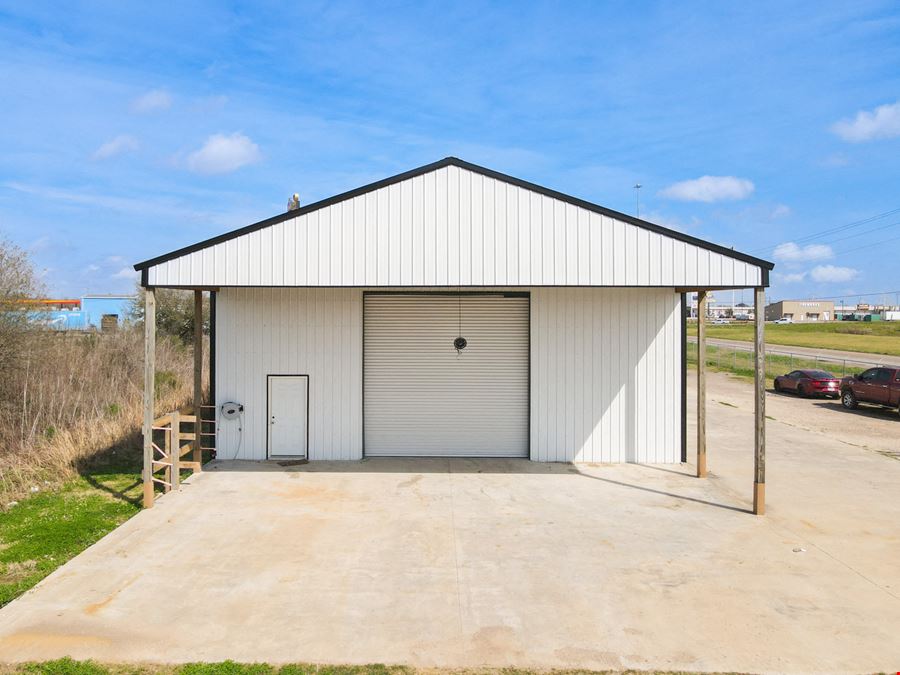 Industrial Warehouse with Fenced Yard & I-10 Visibility