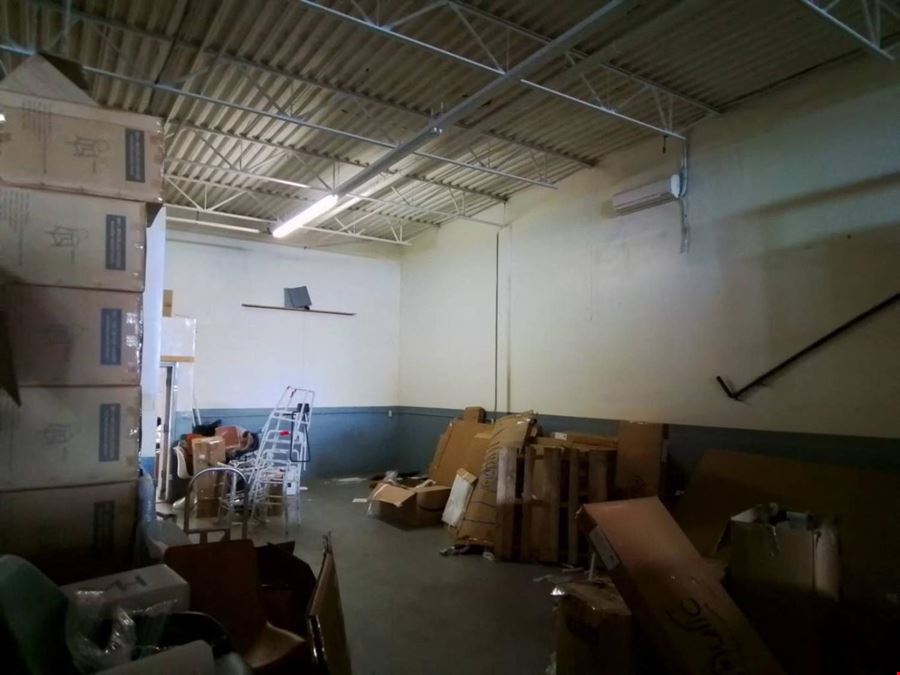 2,040 sqft shared industrial warehouse for rent in Mississauga 3135