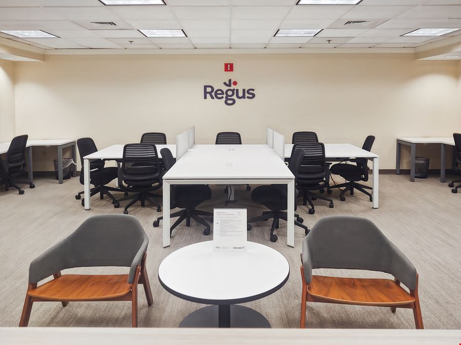Regus - Savannah - 22 Bull St