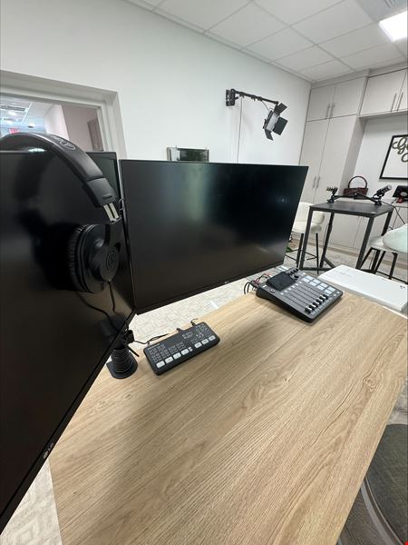 Private Offices with On-Site Podcast Studio - Connect Corporate Center