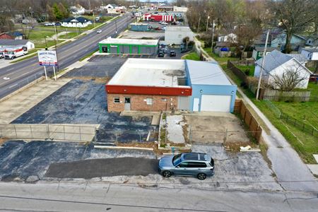 Retail space for Rent at 3,167 SF Retail / Warehouse Free Standing Building For Lease in Springfield